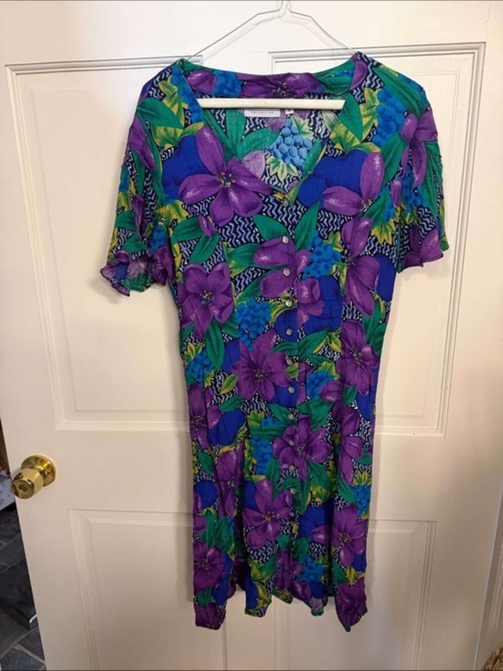 Vintage Purple Floral Button-Front Dress with Green & Blue Accents